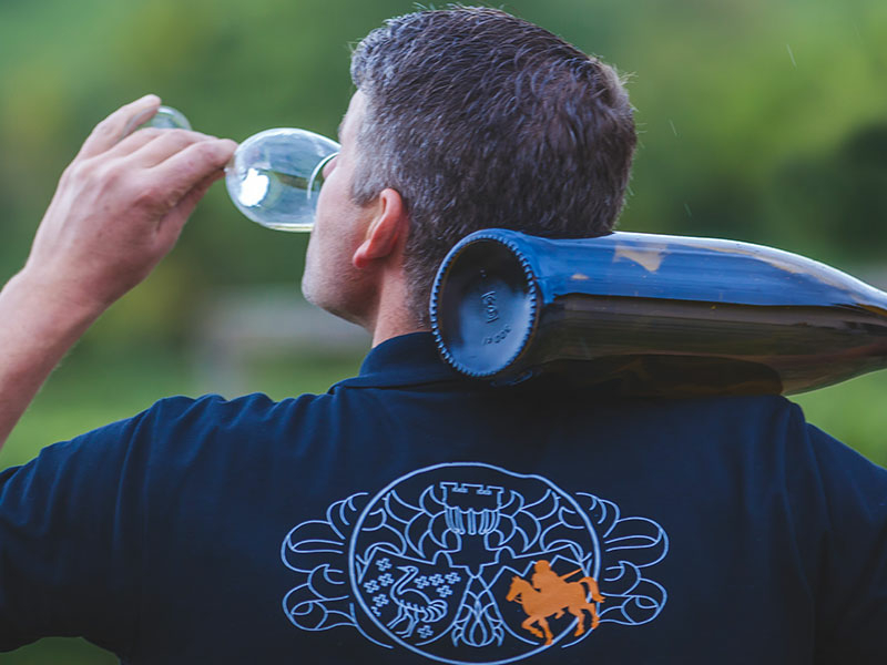 https://p.winelist.nl/media/cache/16x9_thumb/media/image/brand-banner/Banner-WEINGUT.jpg