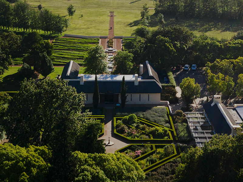https://p.winelist.nl/media/cache/16x9_thumb/media/image/brand-banner/Vergelegen_Estate_Banner_groot.jpg