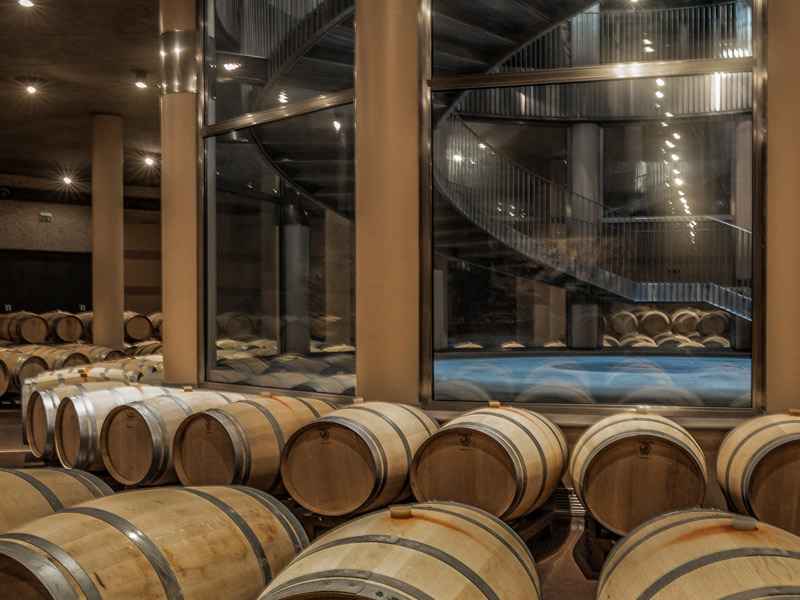 https://p.winelist.nl/media/cache/16x9_thumb/media/image/content/Lemortelle_wijnkelder.jpg